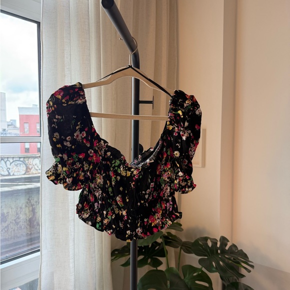 H&M Smocked Puff-Sleeve Crop Top Black Floral - Size M - Picture 3 of 4